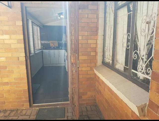 3 BEDROOM HOUSE FOR SALE IN SUNNYRIDGE
